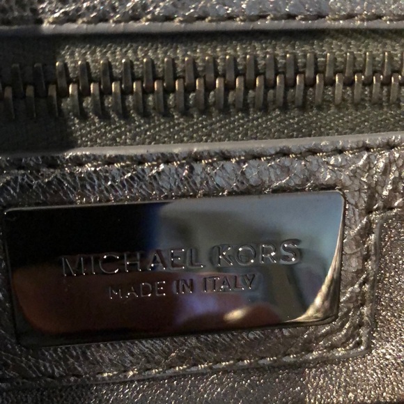 Michael Kors leather metallic clutch, See photos! - Picture 6 of 7